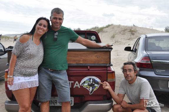 A Lisiane e seu marido, da expedição 'Conhecendo o Meu Pago', em Torres, litoral norte do Rio Grande do Sul